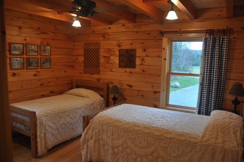 Bedroom with Twin Beds